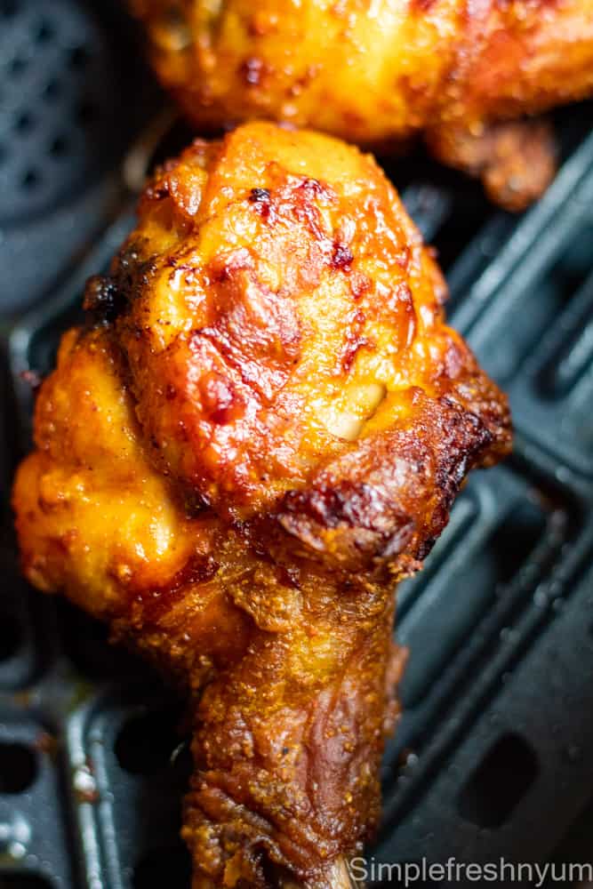Air fried chicken drumsticks in the air fryer basket